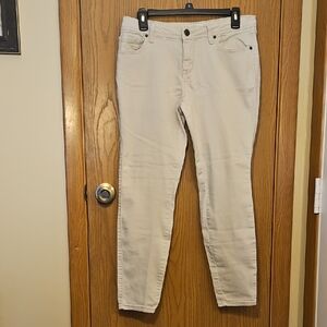 Elegant Women's Skinny Jeans in Cream
